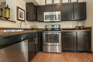 500 Stassney Ln, Austin TX  78745-3132 exterior