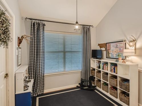 4329 Cyn Gln Cir, Austin TX 78732-2187 exterior