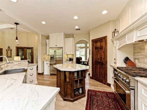 1501 Cyn Edge Dr, Austin TX 78733-2000 exterior