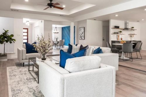 8902 Balcones Clb Dr, Austin TX 78750-3008 exterior