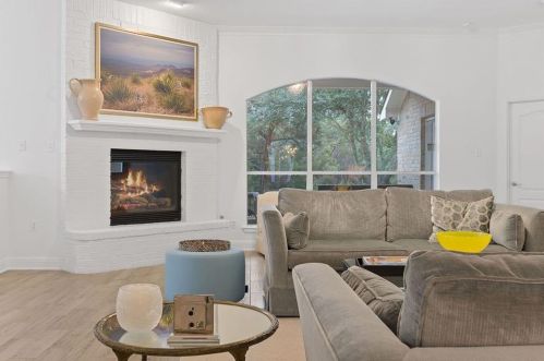 235 Abbott Dr, Austin TX 78737-4536 exterior