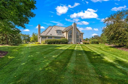 1704 Cedar Bnd, Chenequa WI 53029-8665 exterior