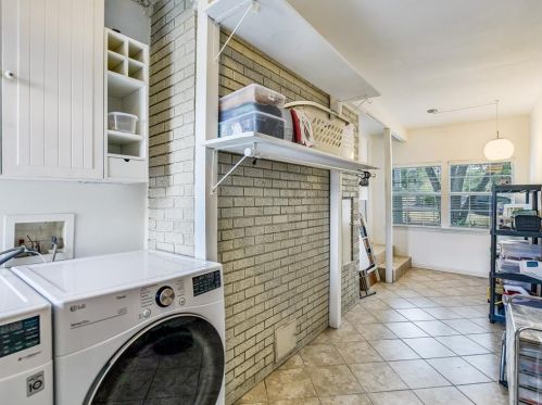 6207 Betty Cook Dr, Austin TX 78723-3313 exterior