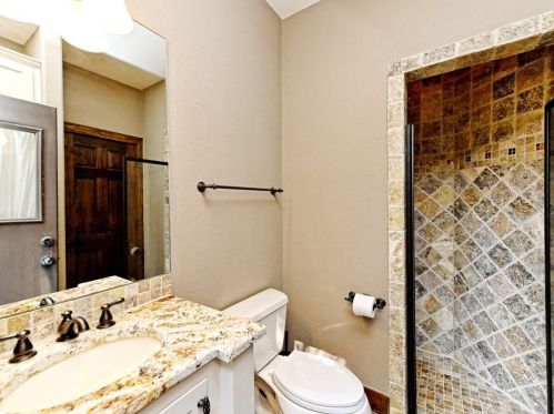 1501 Cyn Edge Dr, Austin TX 78733-2000 exterior