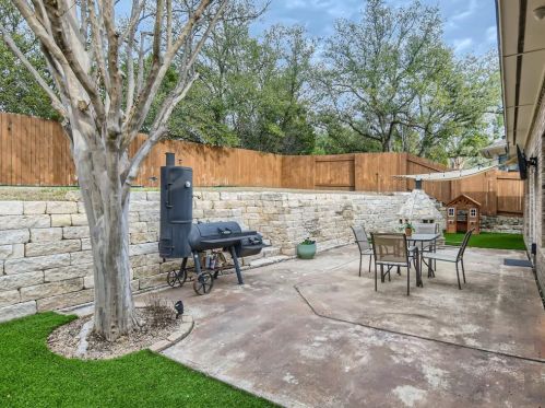 4329 Cyn Gln Cir, Austin TX 78732-2187 exterior