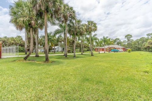 481 2nd St, Naples, FL 34117-9340