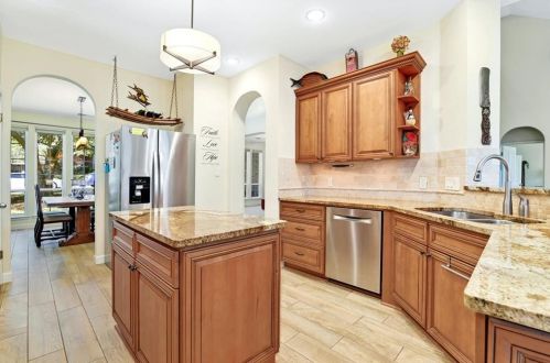 7036 Auckland Dr, Austin TX 78749-4139 exterior