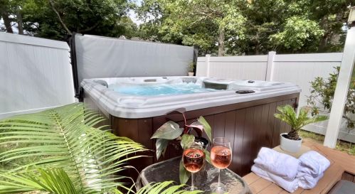 9 Spoondrift Cir, Mashpee, MA 02649-5032