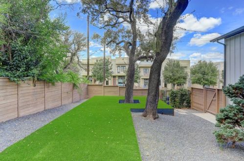 2711 5th St, Austin TX  78702-4756 exterior