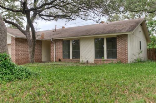 7816 Beauregard Cir, Austin TX  78745-6956 exterior