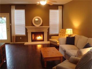 7424 Tovar Dr, Austin TX  78729-8016 exterior