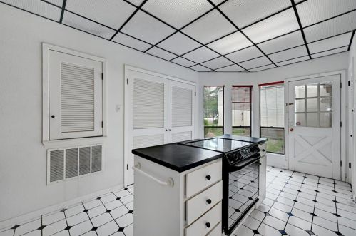 6303 5 Acre Wood St, Austin TX 78746-7125 exterior