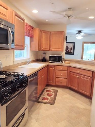 52 Massasoit Ave, Mashpee MA  02649-4481 exterior