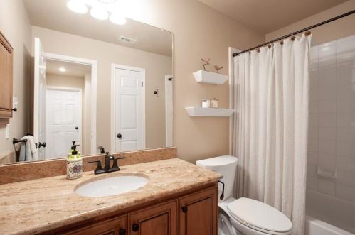 6404 Clairmont Dr, Austin TX 78749-3438 exterior