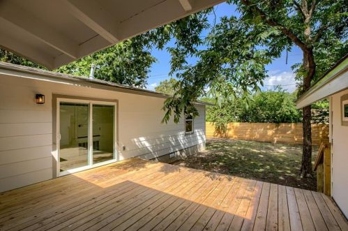 8400 Burrell Dr, Austin TX 78757-7828 exterior