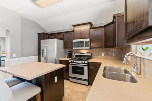 7000 Bay City Bnd, Austin TX 78725-2938 exterior