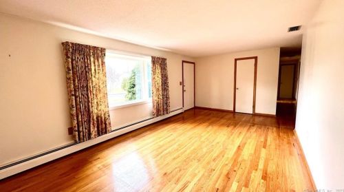 109 Quarry Brook Dr, Wapping CT  06074-3522 exterior