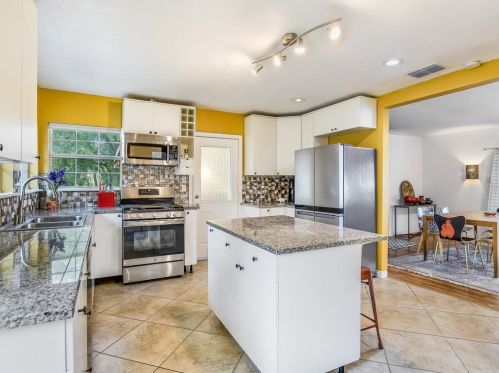 6207 Betty Cook Dr, Austin TX 78723-3313 exterior