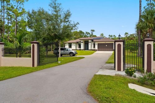 3535 8th Ave, Naples, FL 34117-4963