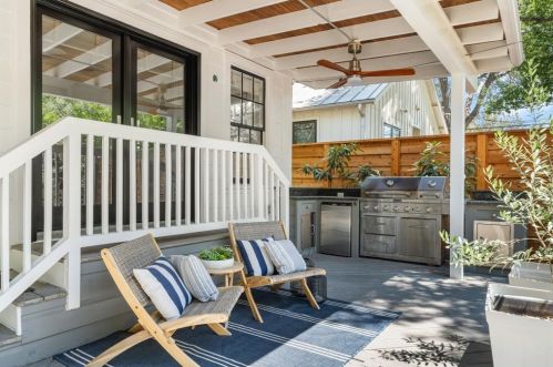 1703 31 St, Austin TX 78705-2148 exterior