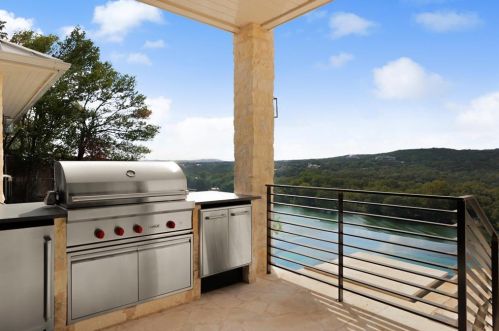 4402 Aqua Verde Dr, Austin TX 78746-1042 exterior