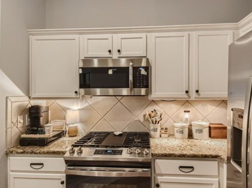 4329 Cyn Gln Cir, Austin TX 78732-2187 exterior