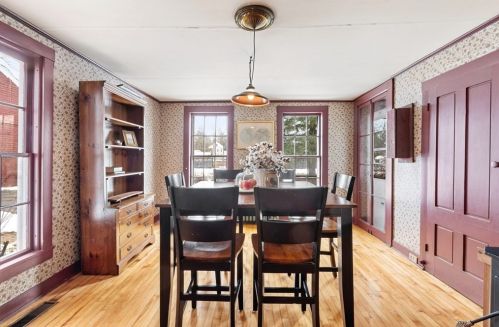 10 Singletary Ave, Sutton MA 01590-1842 exterior