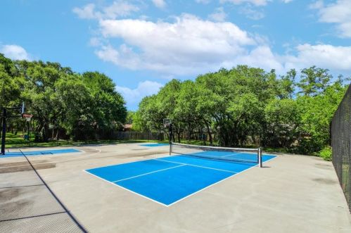 7105 Fence Line Dr, Austin TX 78749-2312 exterior