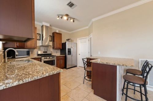 3921 Cyn Gln Cir, Austin TX 78732-2187 exterior