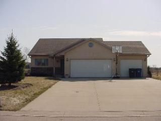 560 Tori St, Omro, WI 54963-2004