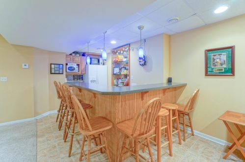 677 Greenway Ter, Chenequa WI 53029-1169 exterior