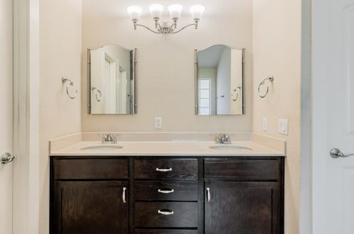 6928 Bay City Bnd, Austin TX 78725-2938 exterior