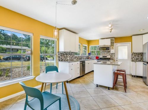 6207 Betty Cook Dr, Austin TX 78723-3313 exterior