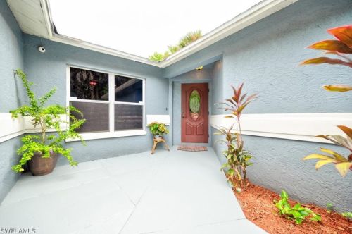 2560 4th Ave, Naples, FL 34120-4939