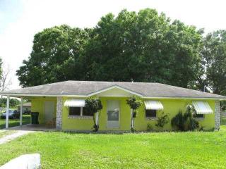 504 16th St, Okeechobee, FL 34972-1946