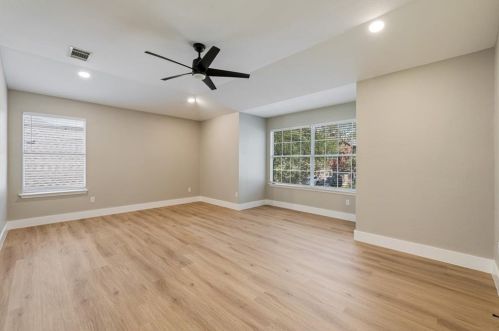 10209 Broomflower Dr, Austin TX 78739-1448 exterior