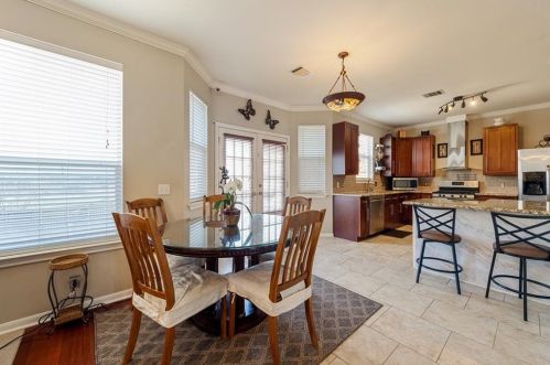 3921 Cyn Gln Cir, Austin TX 78732-2187 exterior