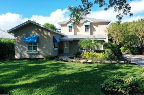 463 2nd Ave, Naples, FL 34102-8468