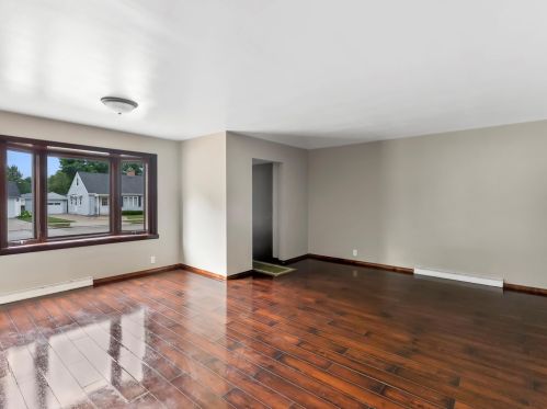 1216 Cherry Rd, Manitowoc WI 54220-1918 exterior