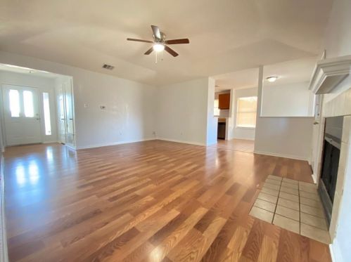 7004 Dubuque Ln, Austin TX  78723-2325 exterior