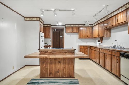 5116 Avispa Way, Austin TX 78738-7602 exterior