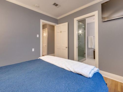 1703 31 St, Austin TX 78705-2148 exterior