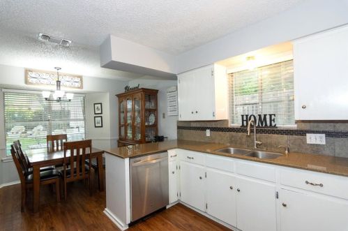 9806 Cottle Dr, Austin TX 78753-4305 exterior