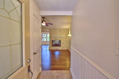 2618 Baxter Dr, Austin TX  78745-4378 exterior