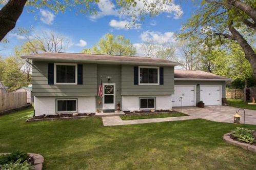 3414 Willow Dr, North Liberty, IA 52317-9340