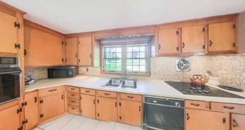 6 Grapevine Rd, Danvers MA  01923-2553 exterior