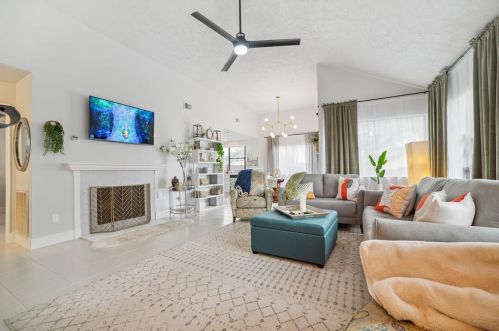 5400 Alexis Cv, Austin TX  78741-3201 exterior