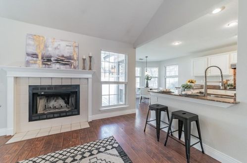 6868 Auckland Dr, Austin TX 78749-4139 exterior