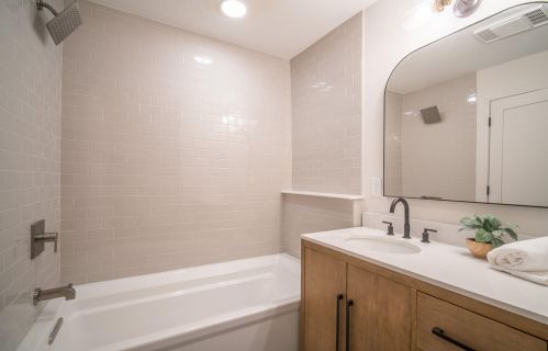 1850 Journeys Dr, Chenequa WI  53029-9367 exterior