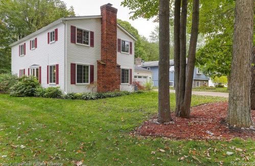 3612 Old Farm Ln, North Lakeport, MI 48059-4021